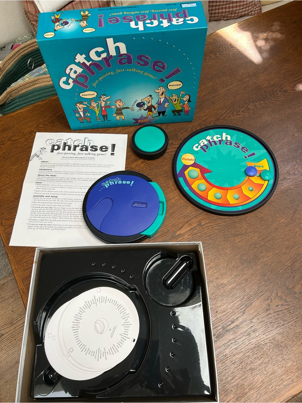 Catch Phrase!Party Game-Tested & Complete set.You just need 2AAA timer batteries